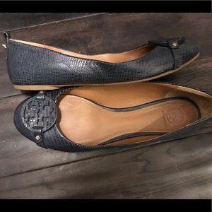 TORY BURCH NAVY FLATS 🦋🎀